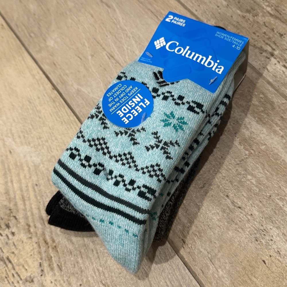 Columbia women’s Light Blue and Black Snowflake Socks
